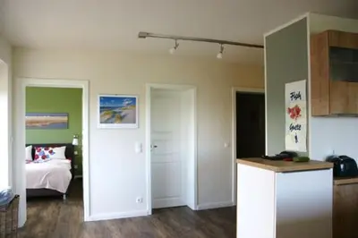 Küche/Küchenzeile in der Unterkunft Käptn Brass Appartement 23 Düne 10