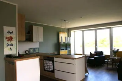 Küche/Küchenzeile in der Unterkunft Käptn Brass Appartement 23 Düne 10