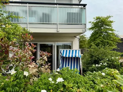 Ein Garten an der Unterkunft Käptn Brass Villa 1 App 3 Strandgut