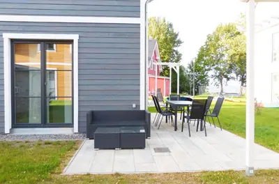 Das Gebäude in dem sich das Ferienhaus befindet