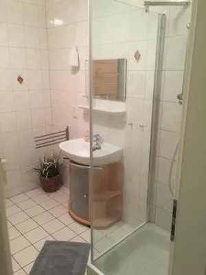 Ein Badezimmer in der Unterkunft NEU! FeWo Haubentaucher 600 Meter vom Strand