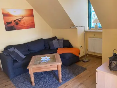 Ein Sitzbereich in der Unterkunft FeWo Austernfischer 600 Meter vom Strand