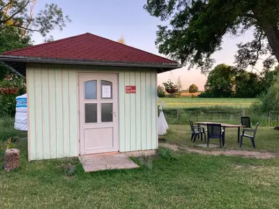 Ein Garten an der Unterkunft mongolische Jurte im ART.Quartier