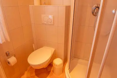 Ein Badezimmer in der Unterkunft Ferienwohnungen zur Friedenseiche