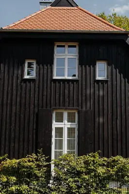 Das Gebäude in dem sich das Ferienhaus befindet