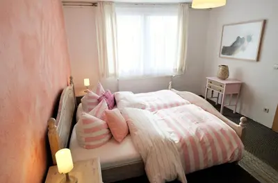 Ein Bett oder Betten in einem Zimmer der Unterkunft Ferienhaus 3 Zi im ART.Quartier