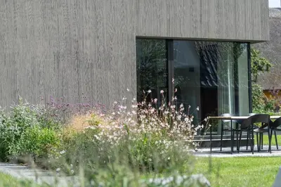 Ein Garten an der Unterkunft DIEVIER Kunsthaus DasVierte