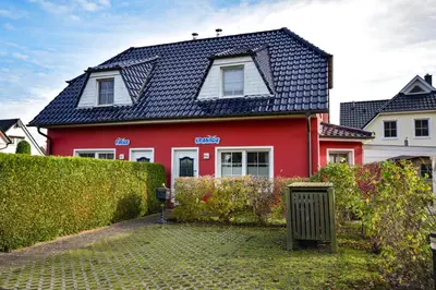 Das Gebäude in dem sich das Ferienhaus befindet