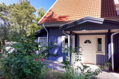 Das Gebäude in dem sich das Ferienhaus befindet