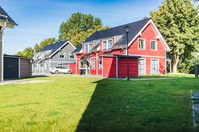 Das Gebäude in dem sich das Ferienhaus befindet