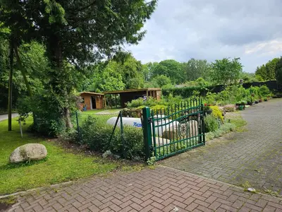 Ein Garten an der Unterkunft Ferienwohnung 2 Am Park