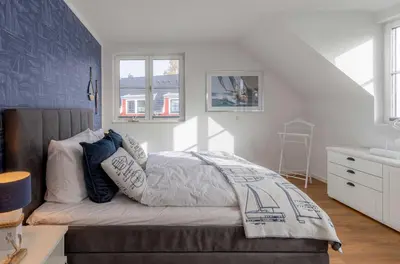 Ein Bett oder Betten in einem Zimmer der Unterkunft 5 Sterne Ferienhaus Ostseenest mit Boddenblick