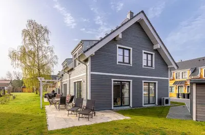 Das Gebäude in dem sich das Ferienhaus befindet