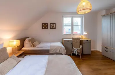 Ein Bett oder Betten in einem Zimmer der Unterkunft 5 Sterne Ferienhaus Ostseenest mit Boddenblick