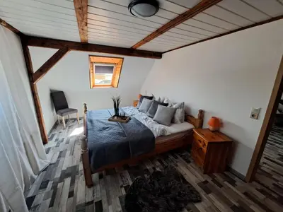 Ein Bett oder Betten in einem Zimmer der Unterkunft Ferienwohnung Feldblick