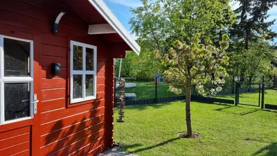 Ein Garten an der Unterkunft Ferienhaus Boddenblick - a90601