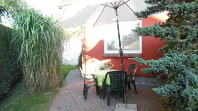 Ein Garten an der Unterkunft Ferienwohnung Kranichnest mit Hühnerhof