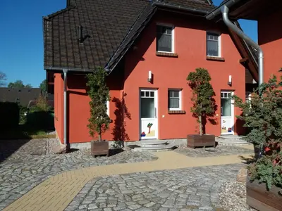 Das Gebäude in dem sich das Ferienhaus befindet