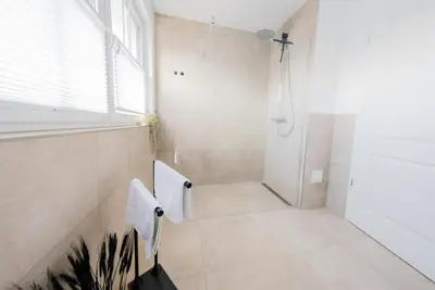 Ein Badezimmer in der Unterkunft Haus Q Superior - Hälfte 2