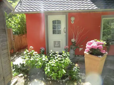 Ein Garten an der Unterkunft Ferienhaus Zingst MinHus