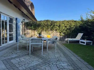Ein Garten an der Unterkunft Ferienhäuser Doppelhaushälfte am Grenzweg