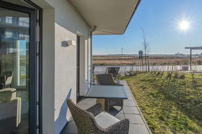 Ein Balkon oder eine Terrasse in der Unterkunft Alte Seefahrtschule Meeresbrise mit Strandkorb, Torhaus A118