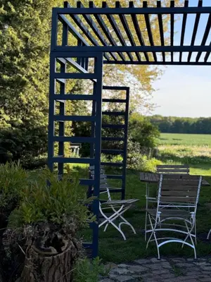 Ein Garten an der Unterkunft Ferienwohnung FÜNF Hof Himmelgrün