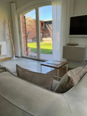 Ein Sitzbereich in der Unterkunft Ferienwohnung FÜNF Hof Himmelgrün