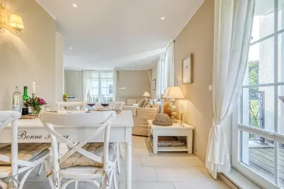 Ein Sitzbereich in der Unterkunft Strandappartement Wieck Nr 4
