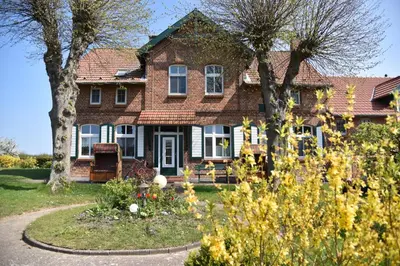 Ein Garten an der Unterkunft Hotel/Pension Bradhering