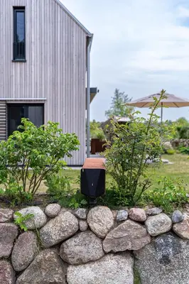 Ein Garten an der Unterkunft SandDorn 1 und 2