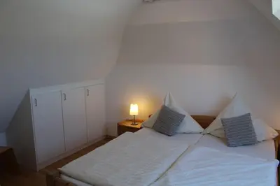 Ein Bett oder Betten in einem Zimmer der Unterkunft Ferienwohnung Sünnenkringel 58