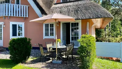 Ein Garten an der Unterkunft Haus Strandgut FW 1