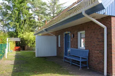 Das Gebäude in dem sich das Ferienhaus befindet
