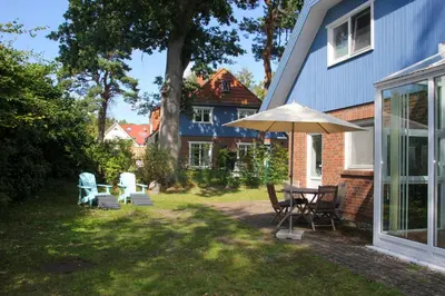 Ein Garten an der Unterkunft Bullerbü 1