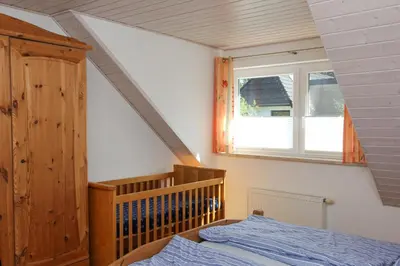 Ein Bett oder Betten in einem Zimmer der Unterkunft Bullerbü 1