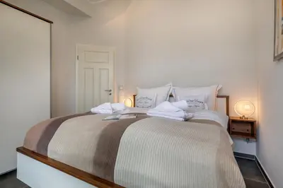 Ein Bett oder Betten in einem Zimmer der Unterkunft Deichgraf Wohnung 07 