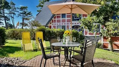 Ein Garten an der Unterkunft Haus Strandgut FW 3