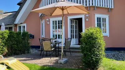 Ein Garten an der Unterkunft Haus Strandgut FW 2