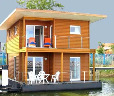 Das Gebäude in dem sich das Ferienhaus befindet
