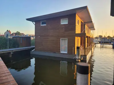 Das Gebäude in dem sich das Ferienhaus befindet