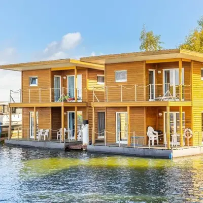 FLOATING HOUSES - 