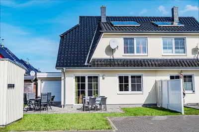 Das Gebäude in dem sich das Ferienhaus befindet
