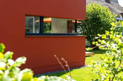 Ein Garten an der Unterkunft Haus Riga
