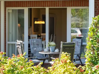Ein Garten an der Unterkunft Birkenstrasse 6i Wohnung 14