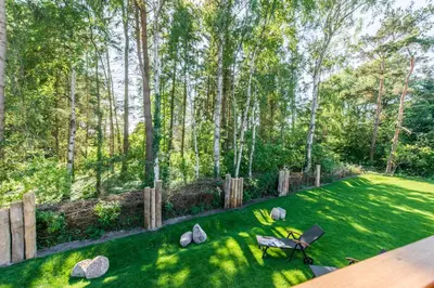 Ein Garten an der Unterkunft Bornhaus für 7 Personen
