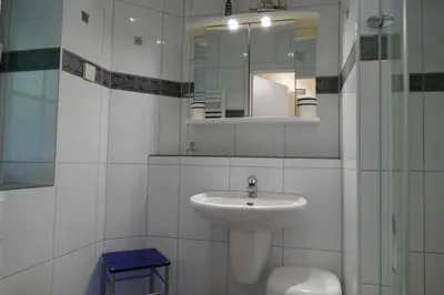 Ein Badezimmer in der Unterkunft FeWo BrickeWE 2