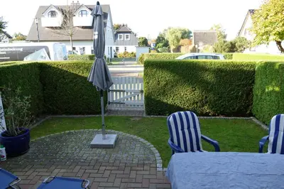 Ein Garten an der Unterkunft FeWo BrickeWE 2
