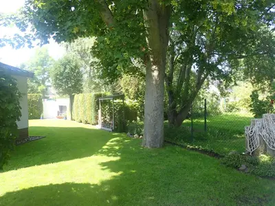 Ein Garten an der Unterkunft Ferienhaus Likedeeler Weg 13 