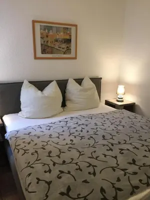 Ein Bett oder Betten in einem Zimmer der Unterkunft Ferienwohnung Sünnenkringel 61
